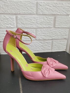 Bronx Pink Leather Pointed-Toe Ankle-Strap Heels Sz 6 Coquette Stand Out Girly